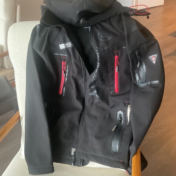 Geographical Norway Techno Dark Softshell Jacket - Picture 2 of 2